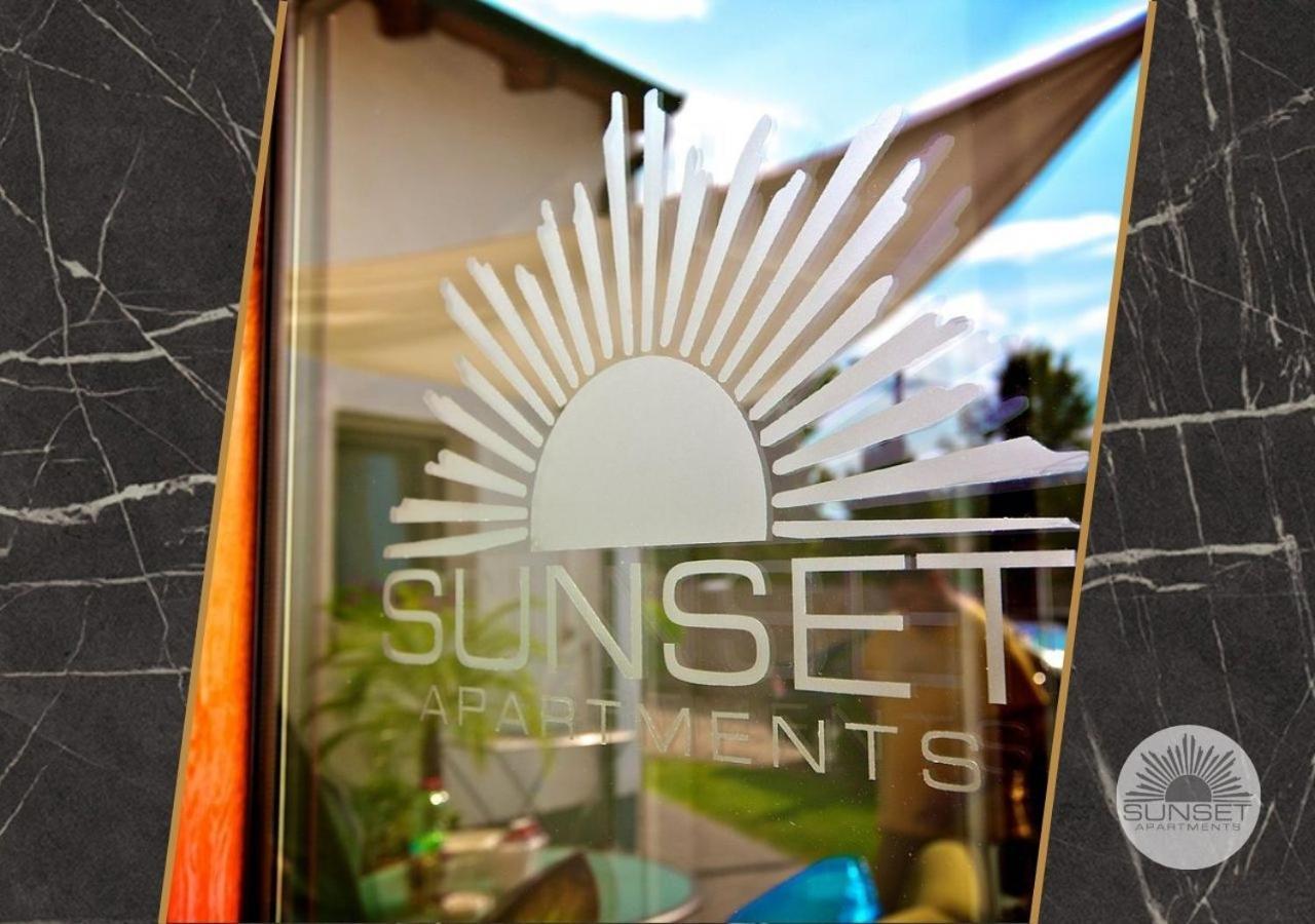 Sunset Apartments ไฮจ์ดุสโซบอสโล ภายนอก รูปภาพ